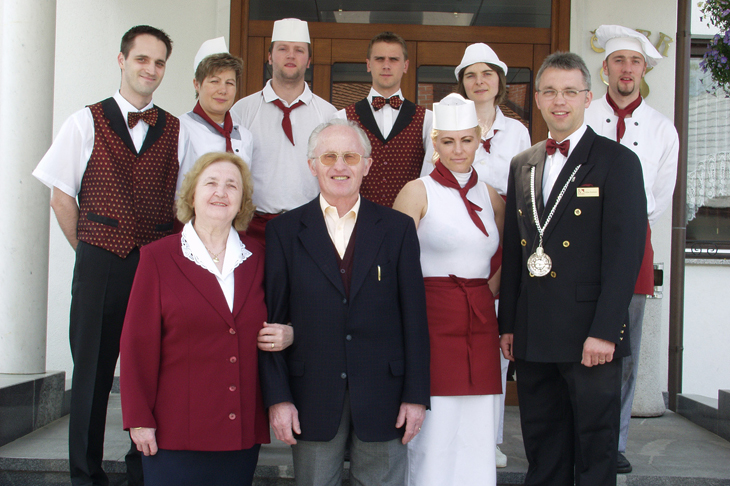 Kolektiv gostilne Čubr (l. 2004)